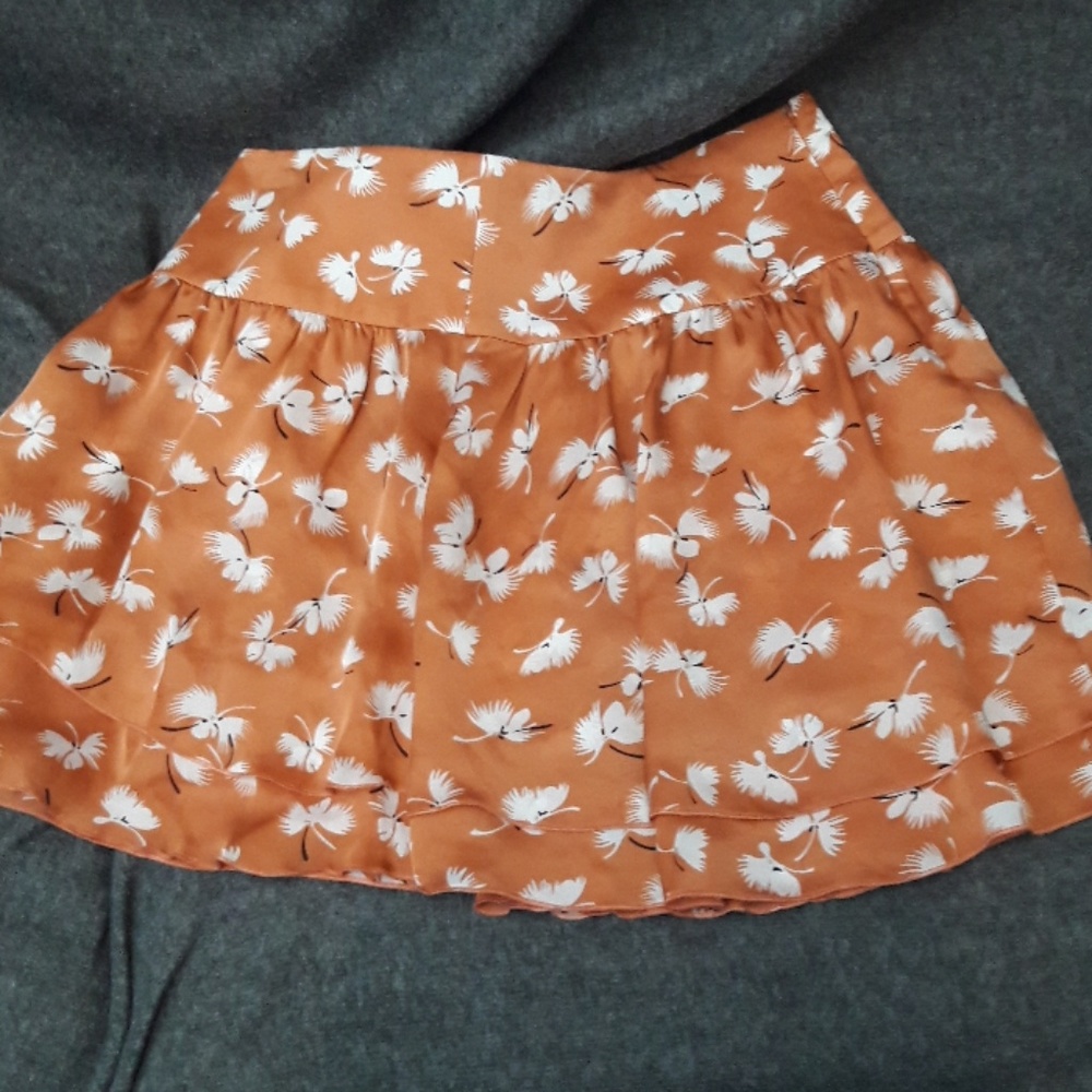 Club Monaco 100%silk skirt